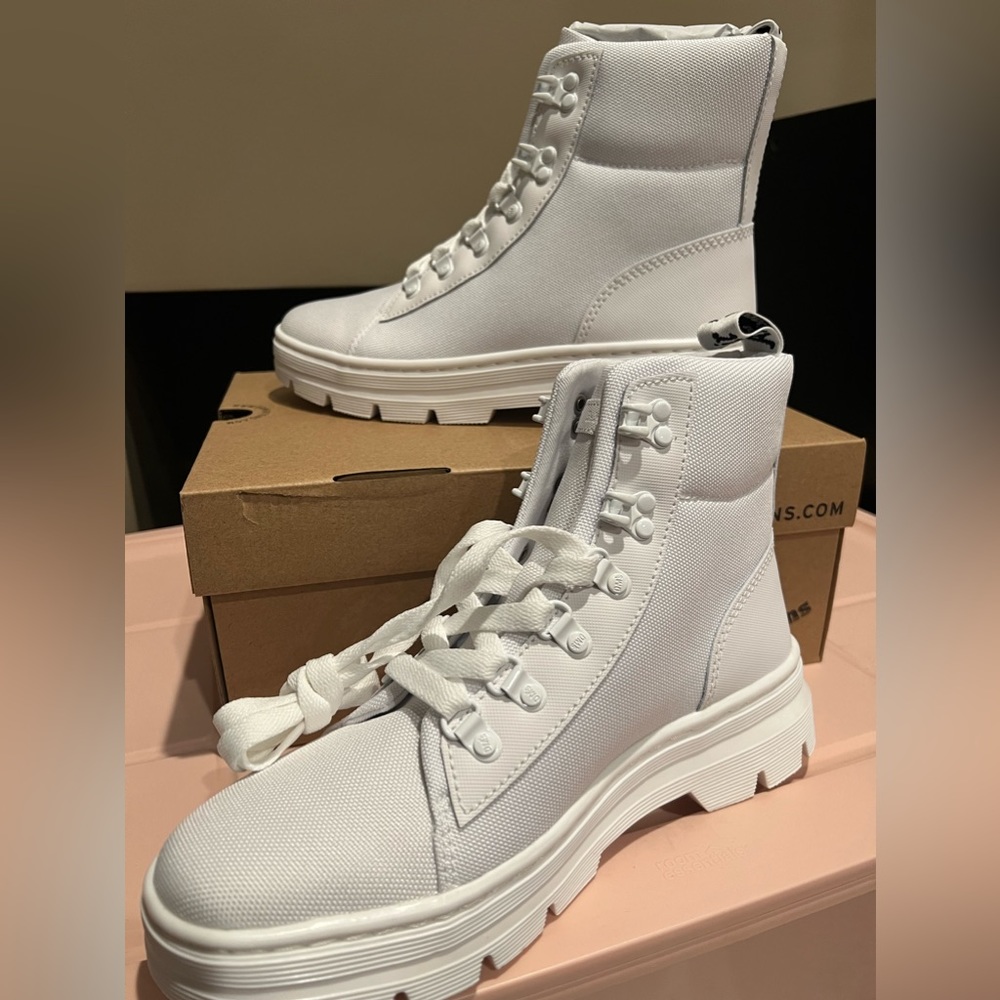 NWT all white Combs W Dr. Martens boots